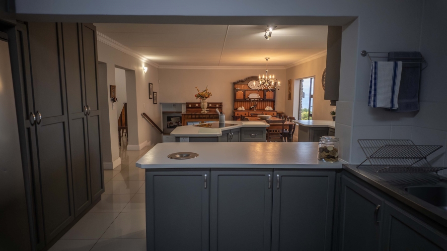 4 Bedroom Property for Sale in Linkside Western Cape